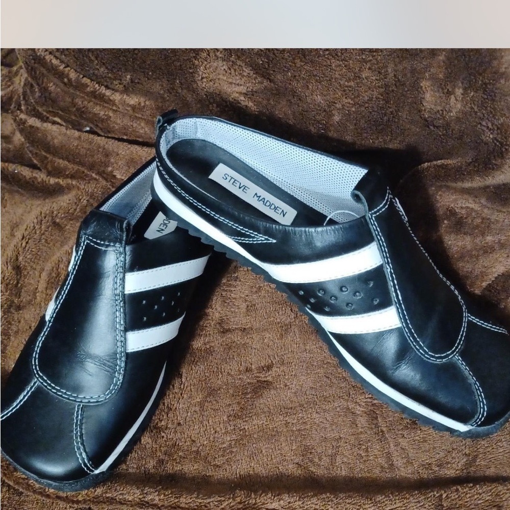 Vintage Steve Madden Black and White Slip-ons•clogs Sold it on Depop**